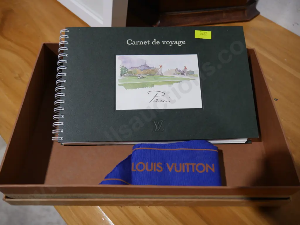 Louis Vuitton book Image 1++