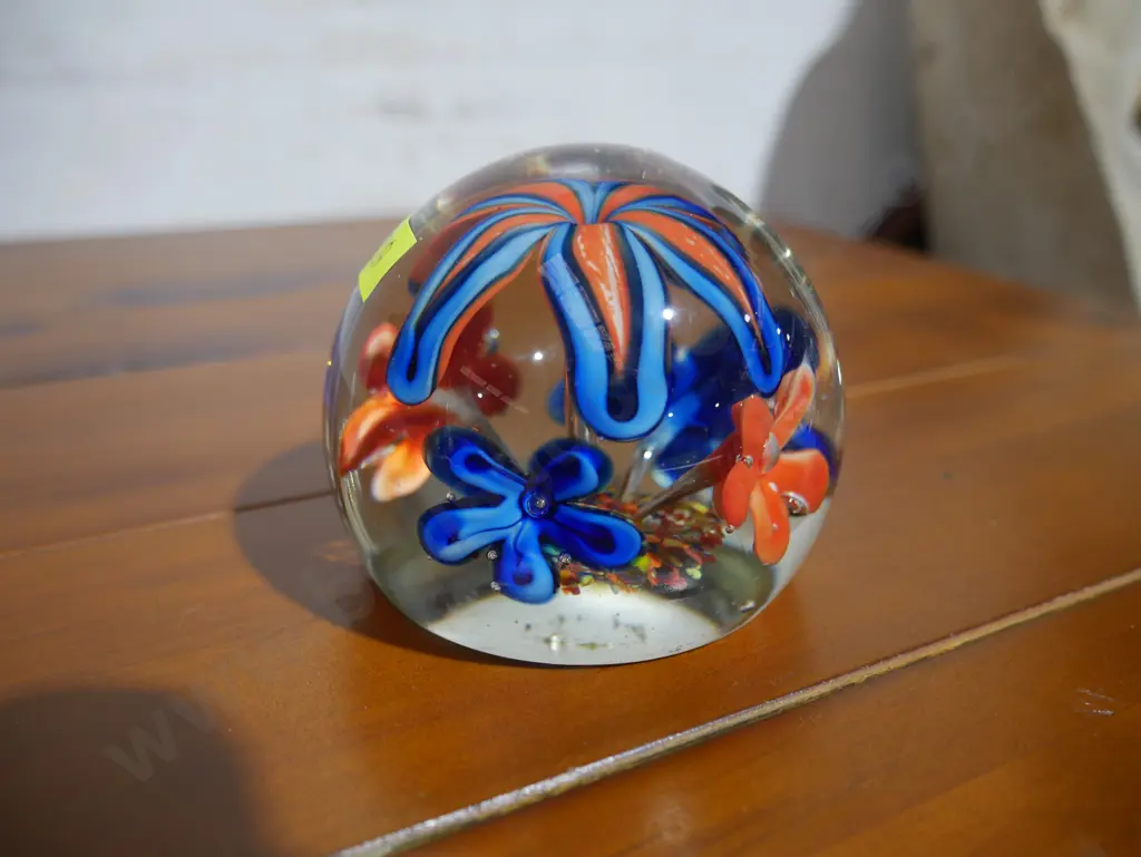 Glass paperweight Image 1++