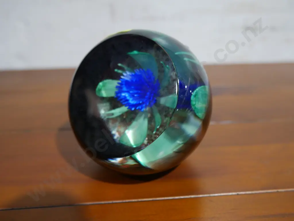 Glass paperweight Image 1++