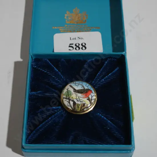 Small pill box