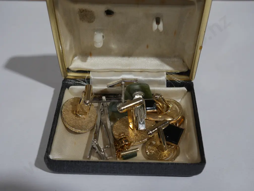 Cufflinks Image 1++