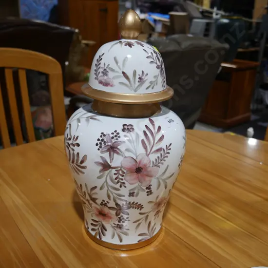 Lidded urn