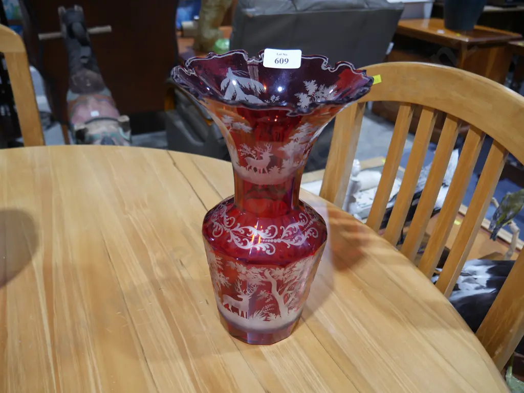 Red glass vase Image 1++