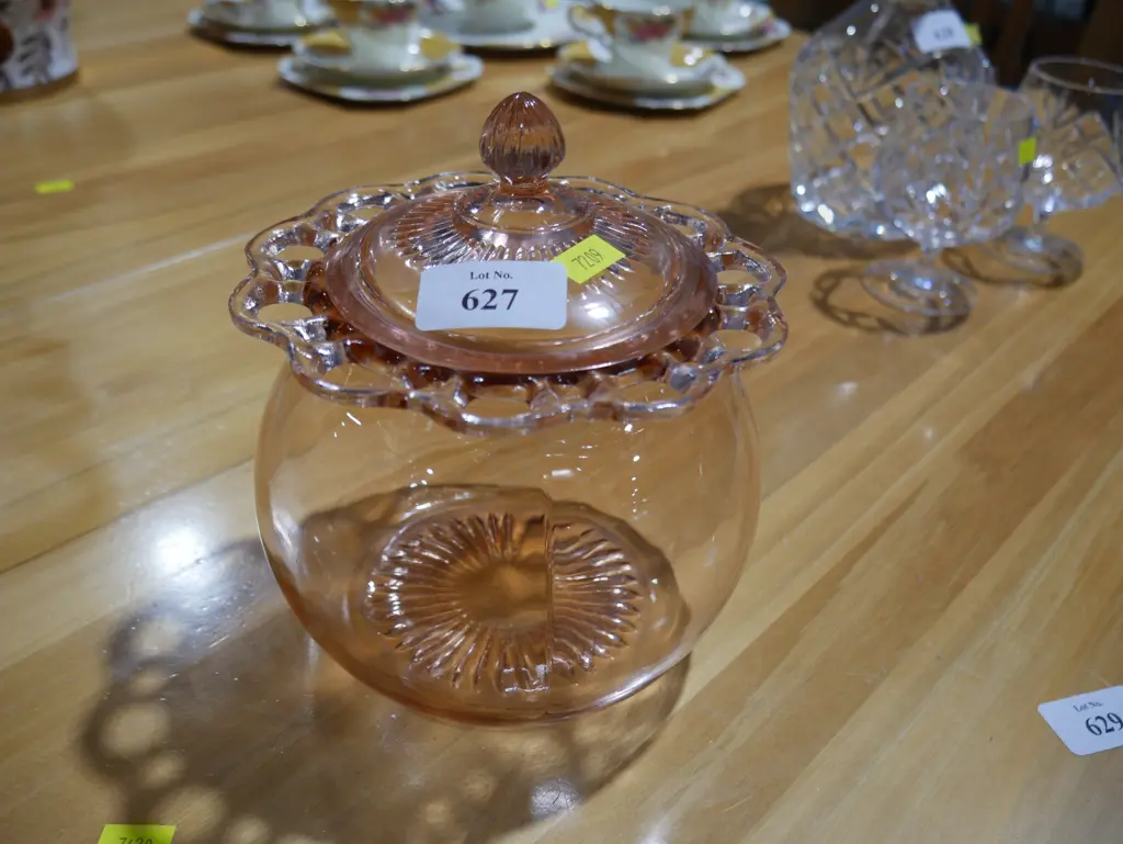 Lidded glass jar Image 1++