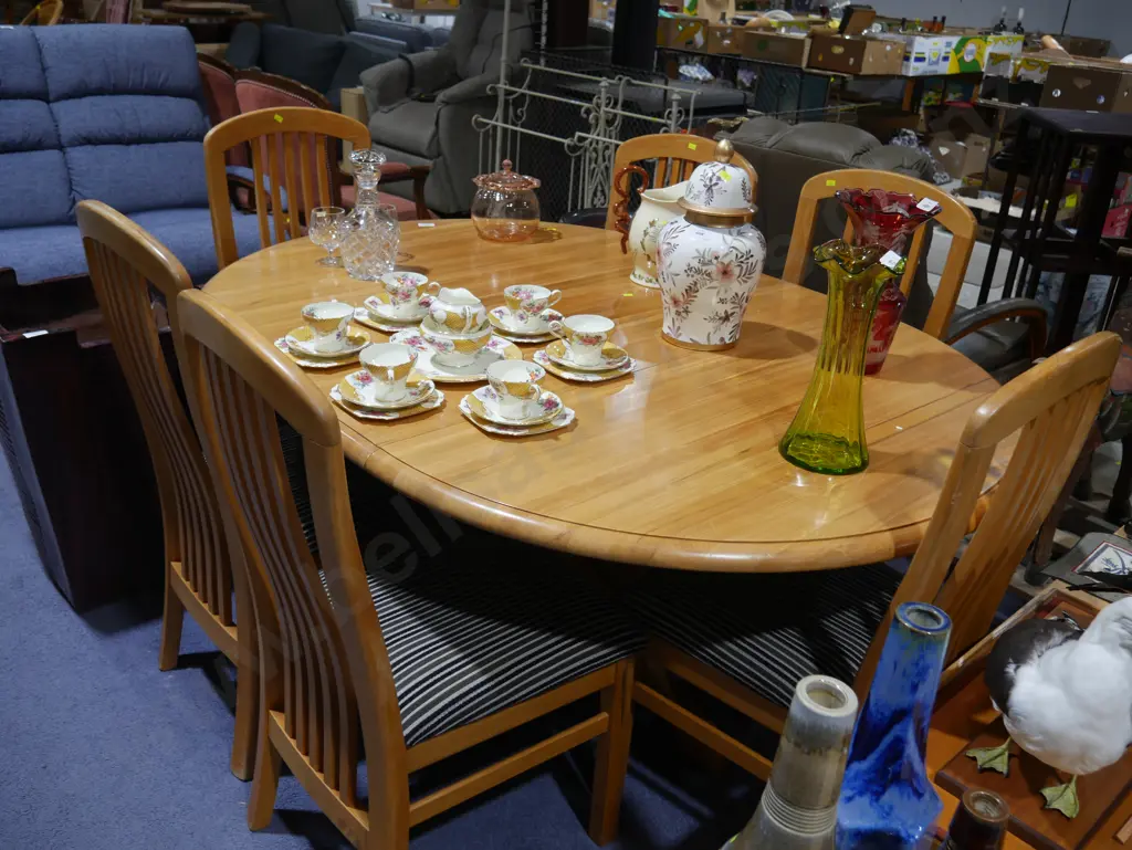Oval extension dining table and chairs Image 1++
