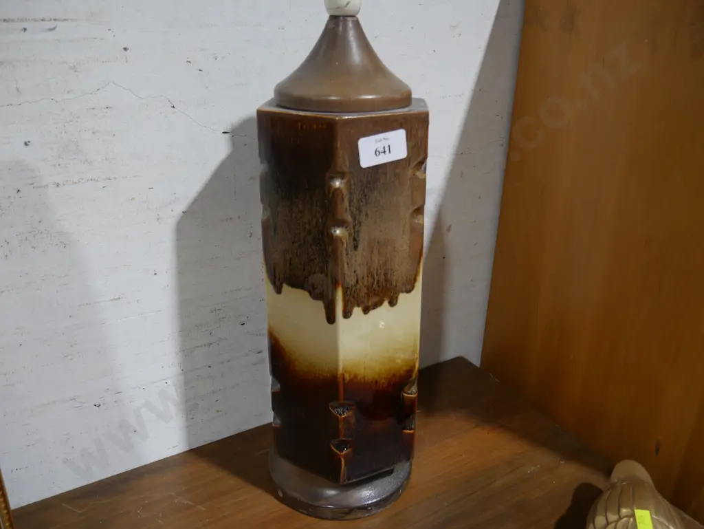 Pottery lamp Image 1++