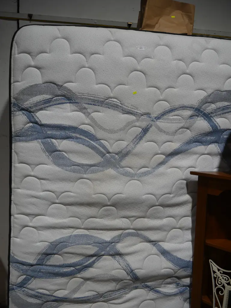 Queen bed Image 1++