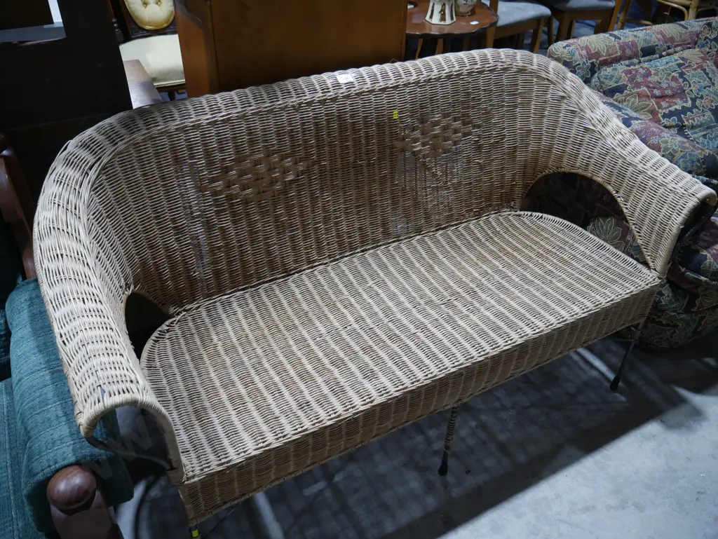 Cane settee Image 1++