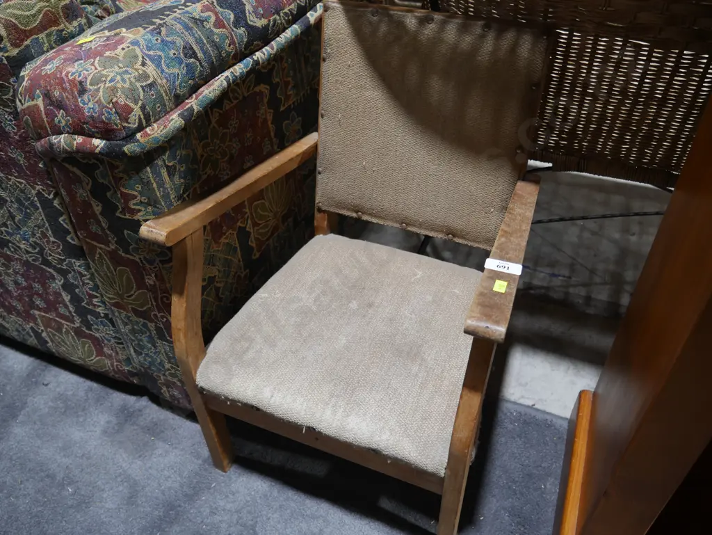 Childs chair Image 1++