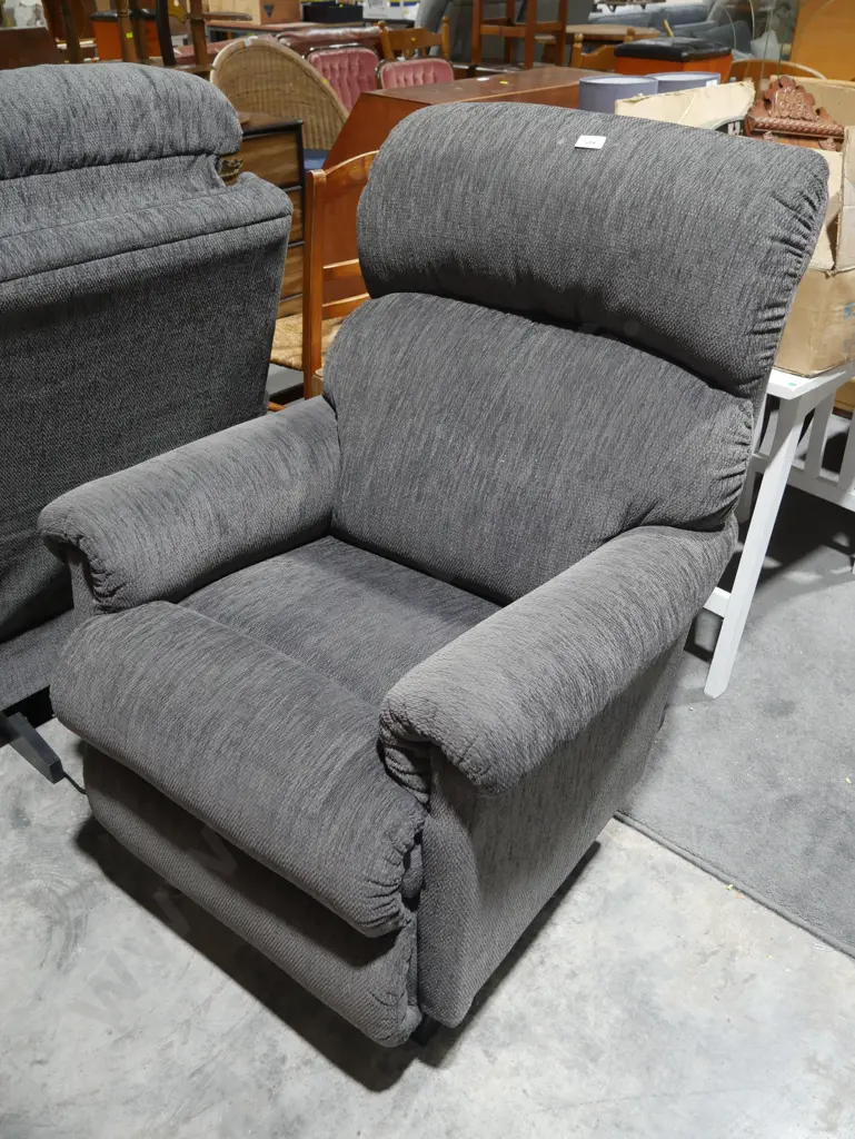 Recliner arm chair Image 1++
