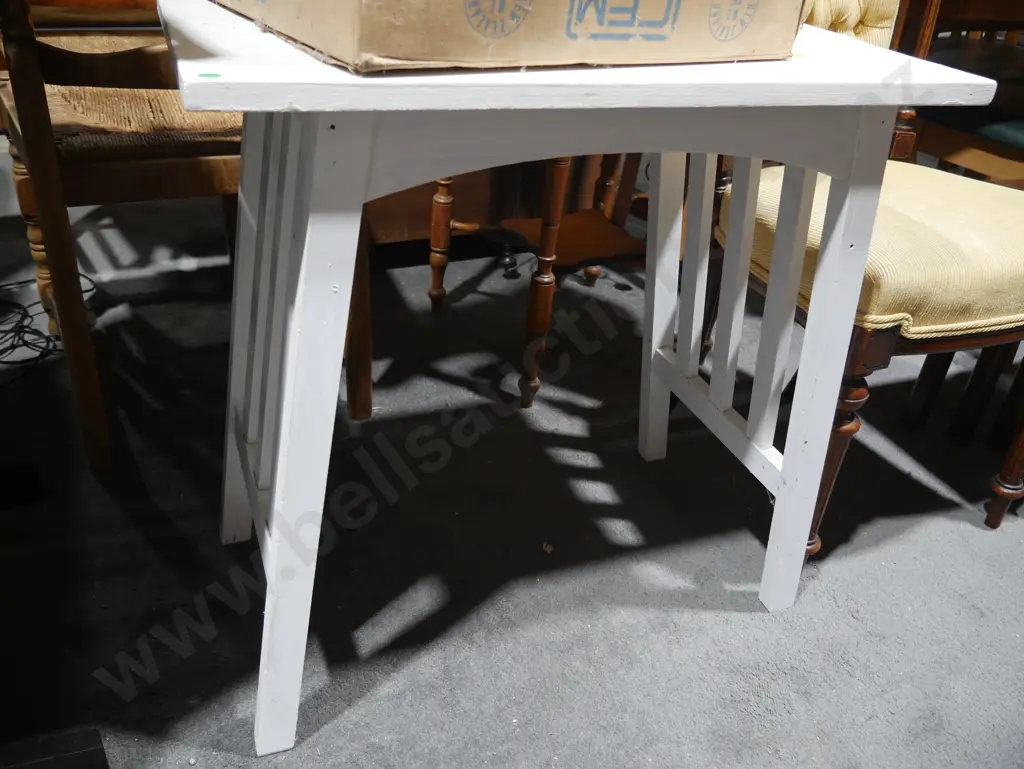 White table Image 1++