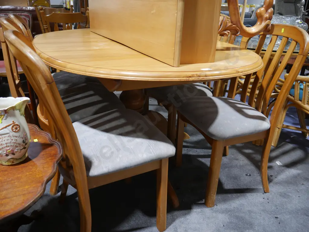 Dining table and 6 chairs Image 1++