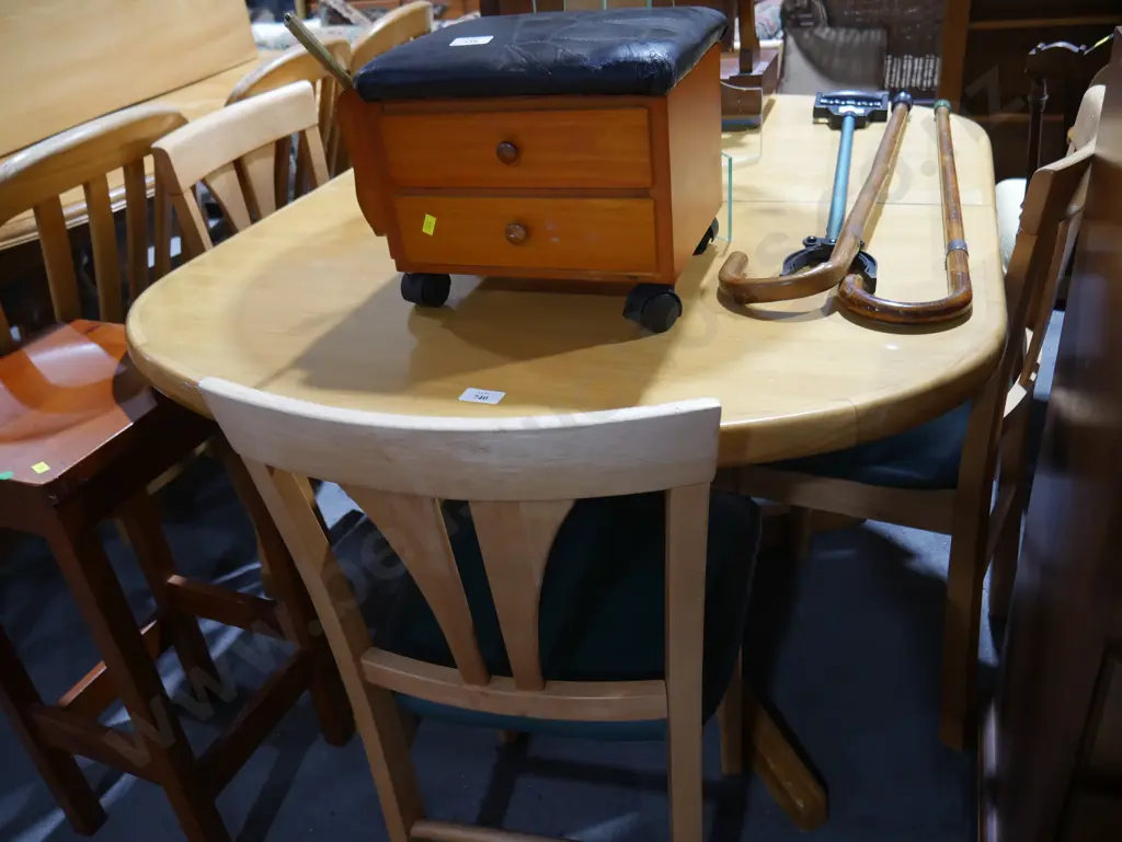 Extension dining room table and 4 chairs Image 1++