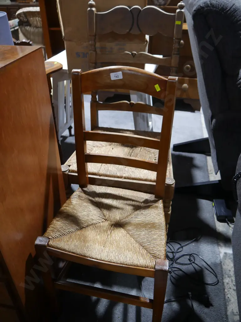 2 chairs Image 1++