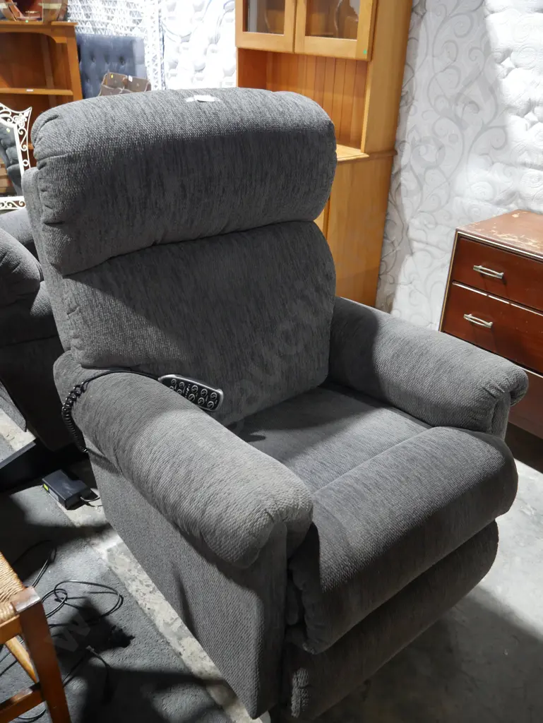 Electric recliner arm chair Image 1++