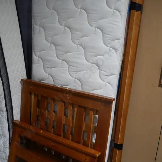Single slat bed