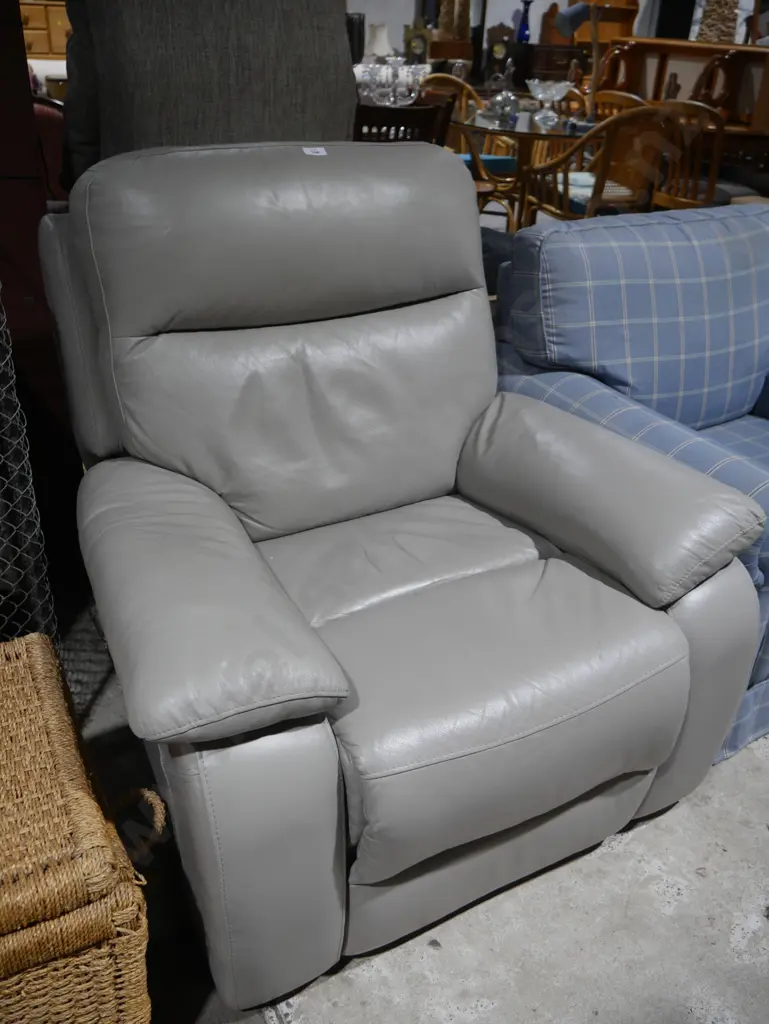 Electric recliner arm chair Image 1++
