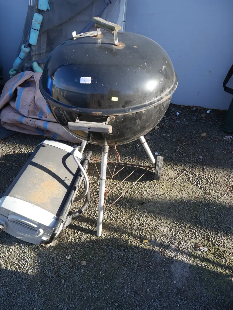 2 BBQs Image 1++