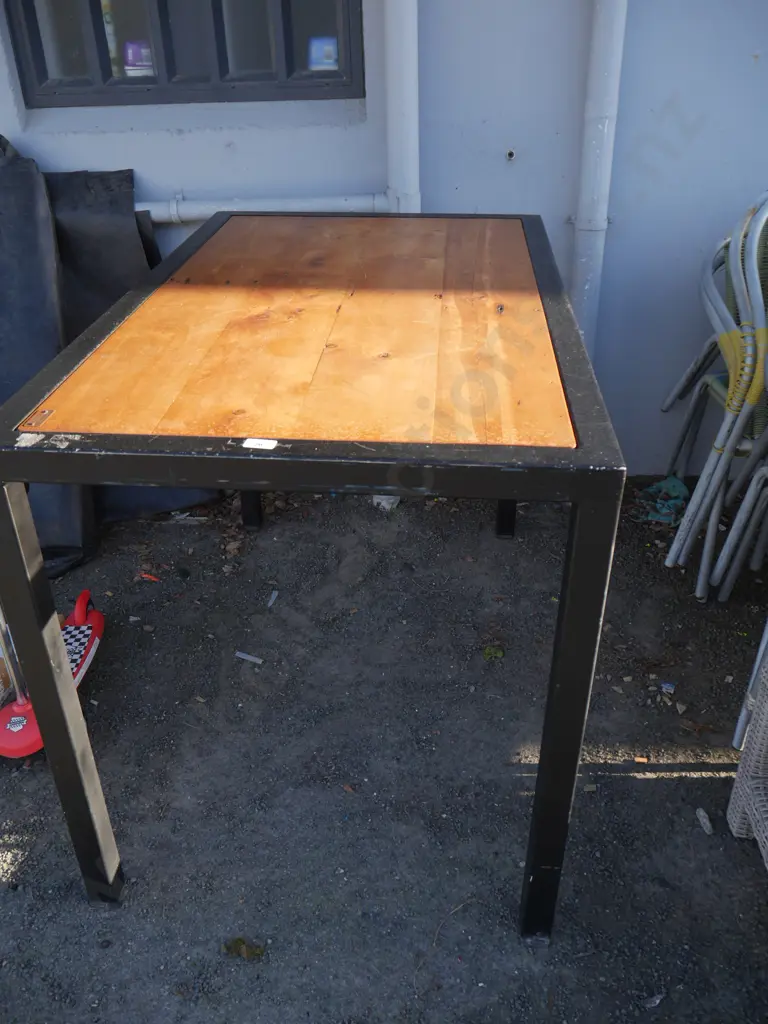 Tall table Image 1++