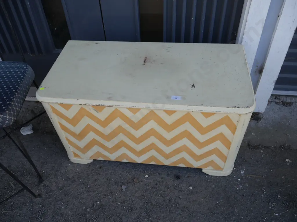 Wooden trunk Image 1++