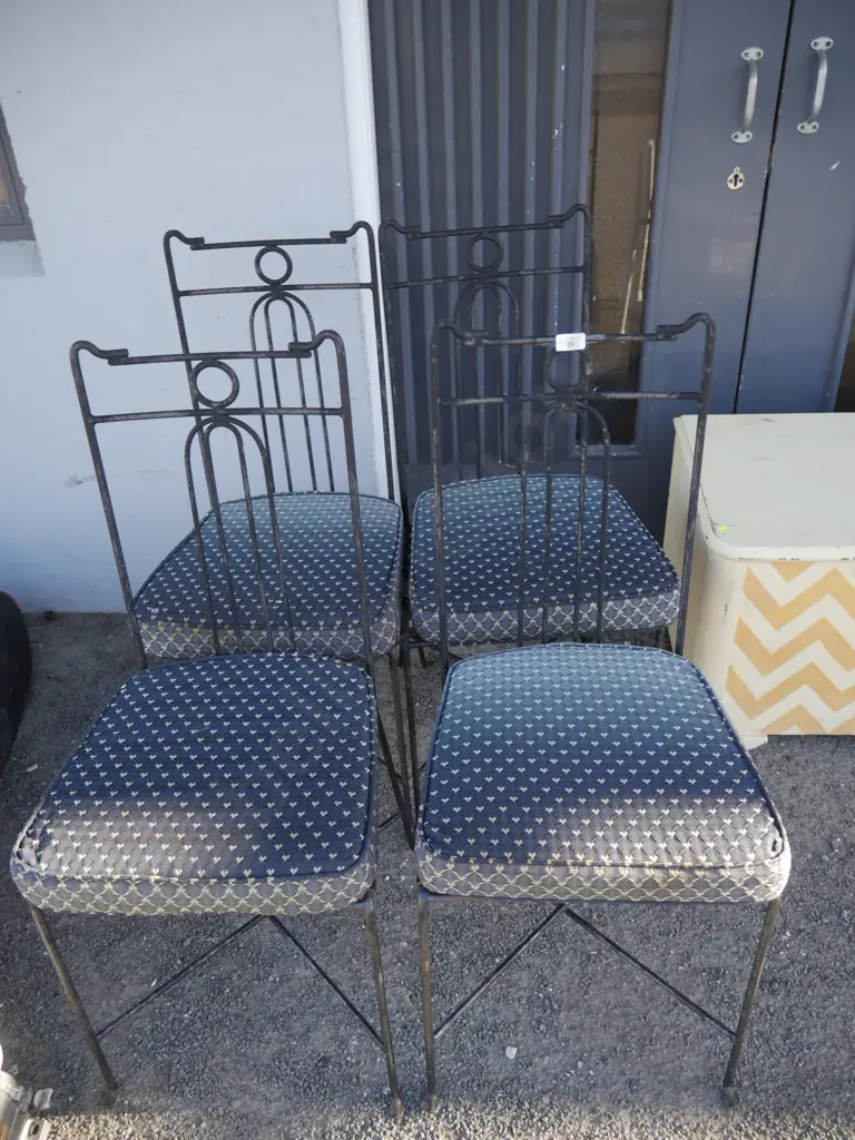 4 metal frame chairs Image 1++