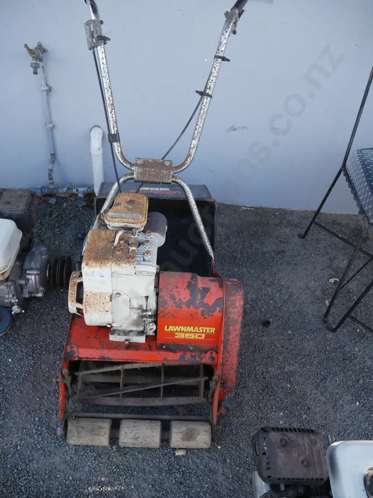 Lawnmaster 350 reel mower Image 1++