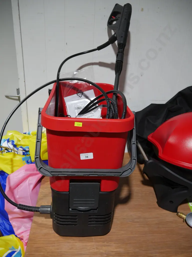 Snapper bucket water blaster Image 1++