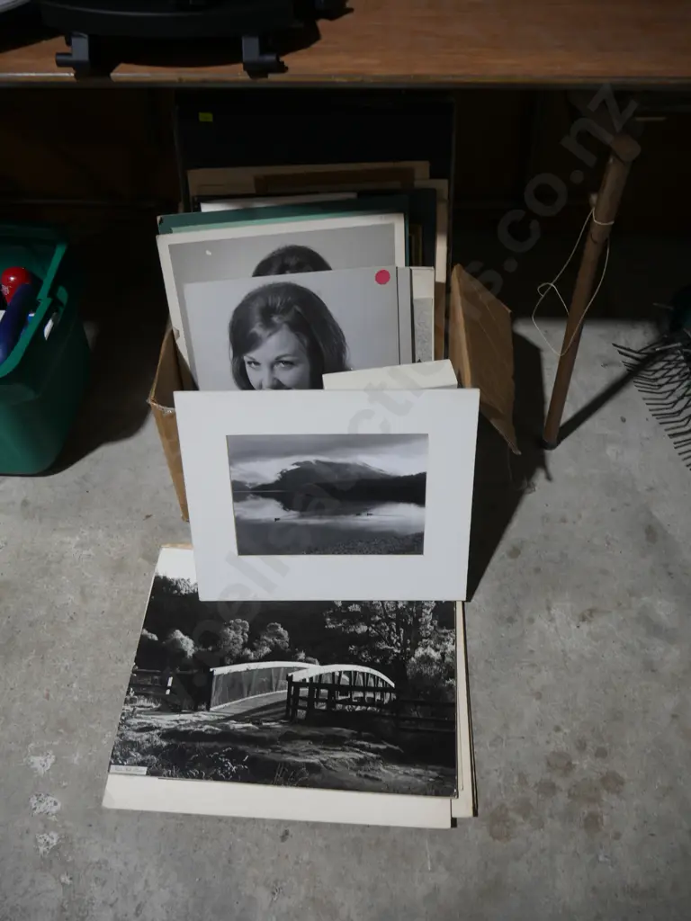 Box of assorted artworks Image 1++