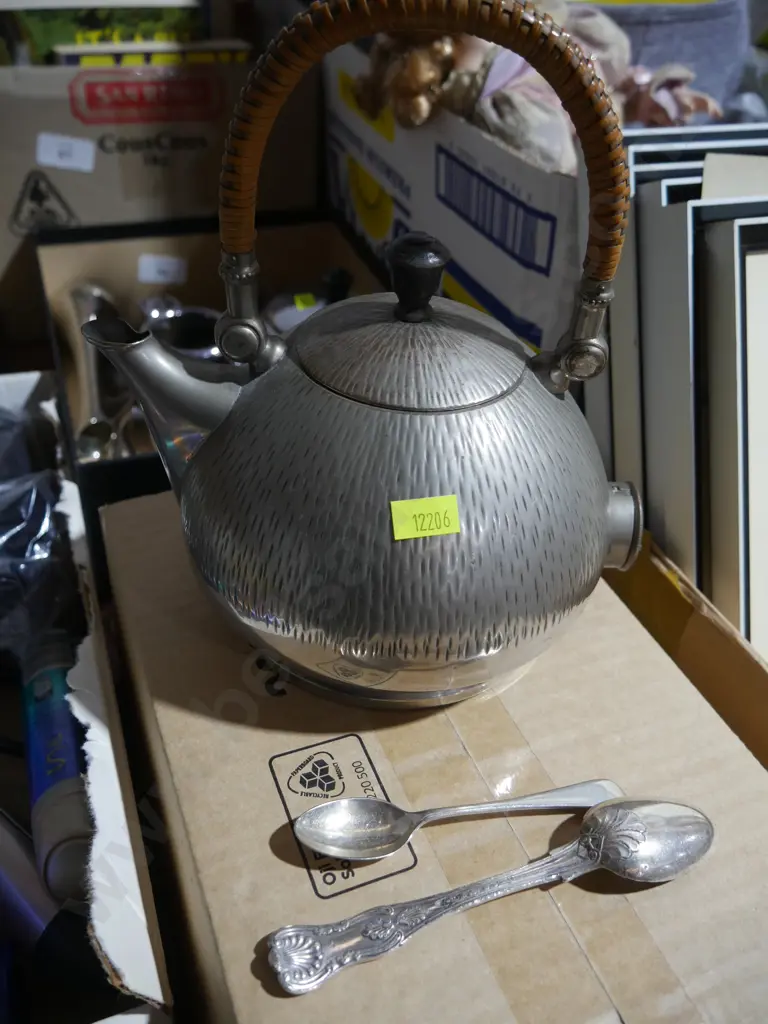 Teapot, teaspoons Image 1++