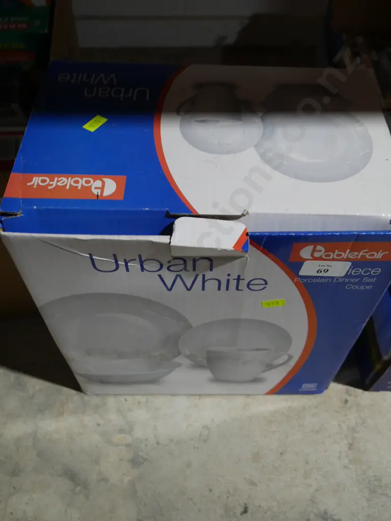 White dinnerware Image 1++