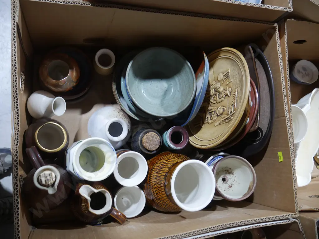 Assorted pottery ware Image 1++