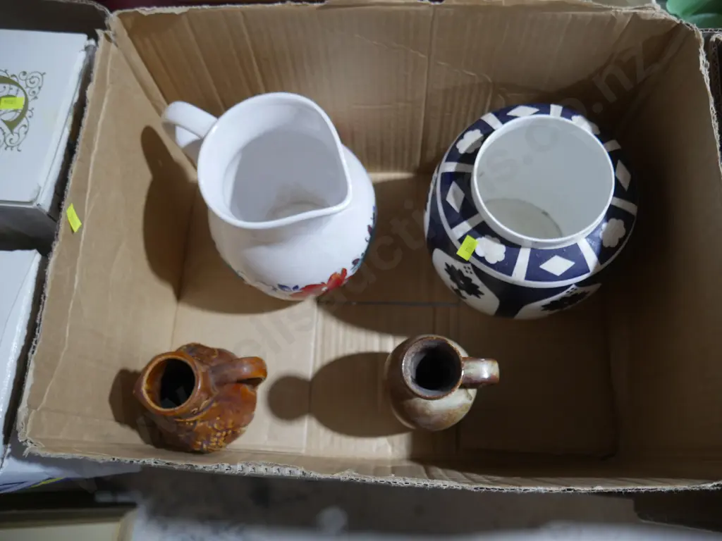 Vase, jugs Image 1++
