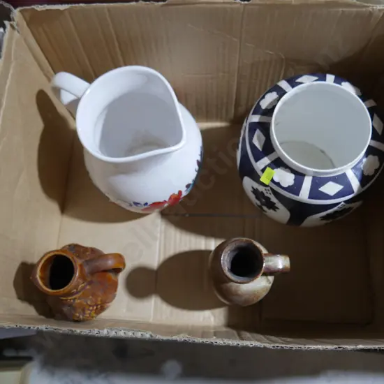 Vase, jugs