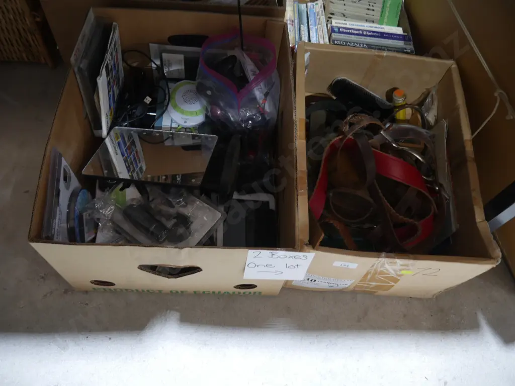 2 boxes of electrical sundries etc Image 1++