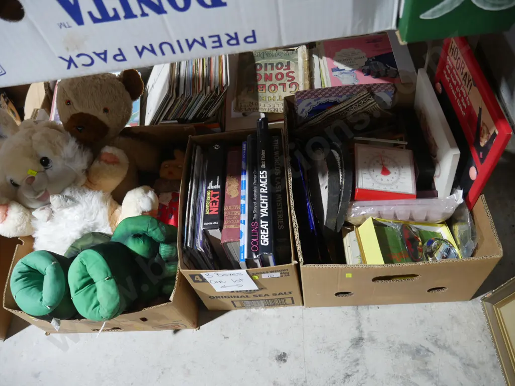 3 boxes of stuffed toys, books etc Image 1++