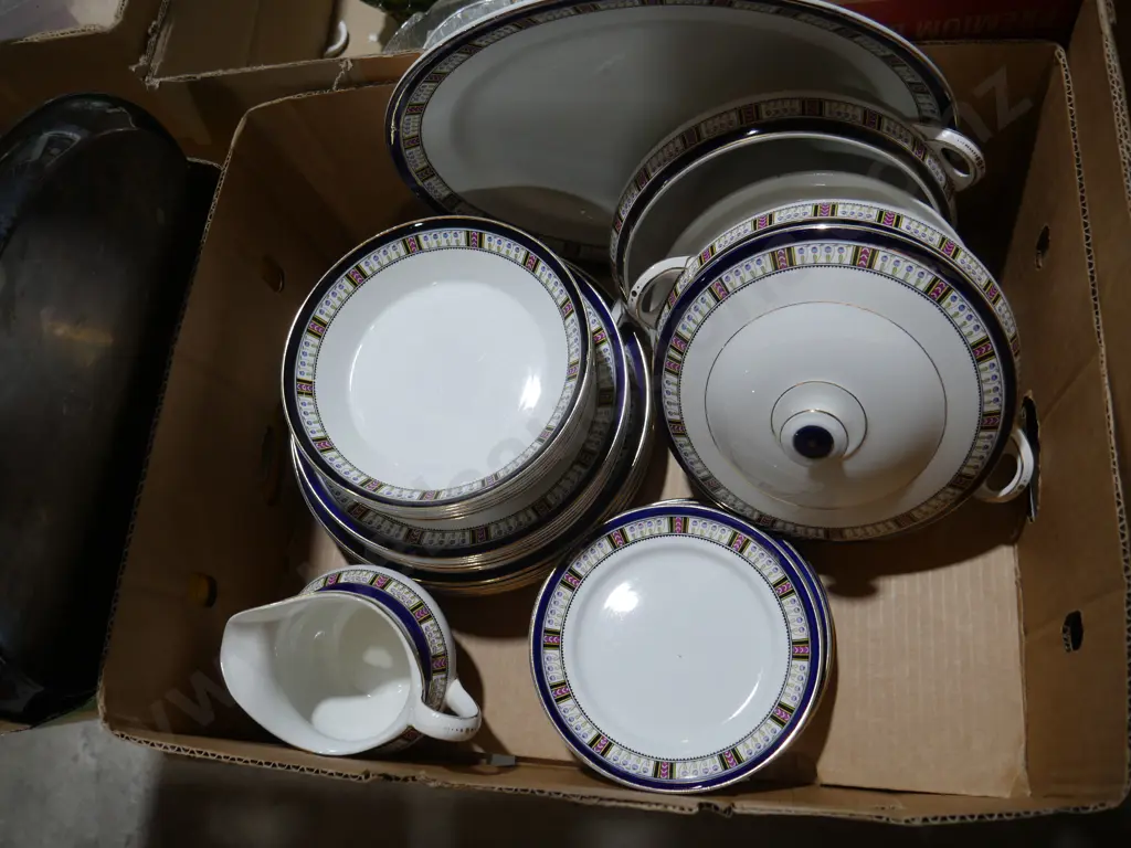 Leighton pottery dinner set Image 1++