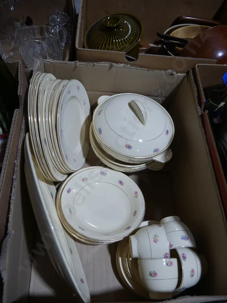 Clarice Cliff dinnerware Image 1++