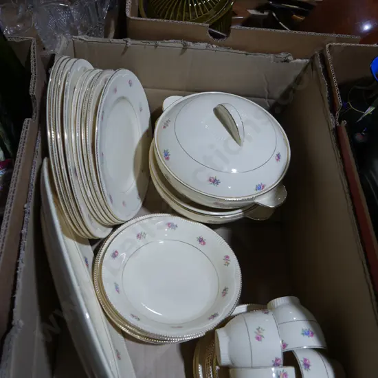 Clarice Cliff dinnerware