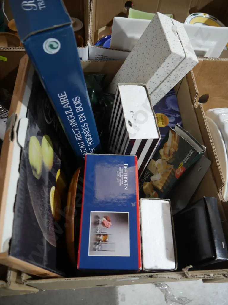 Boxed kitchenware Image 1++