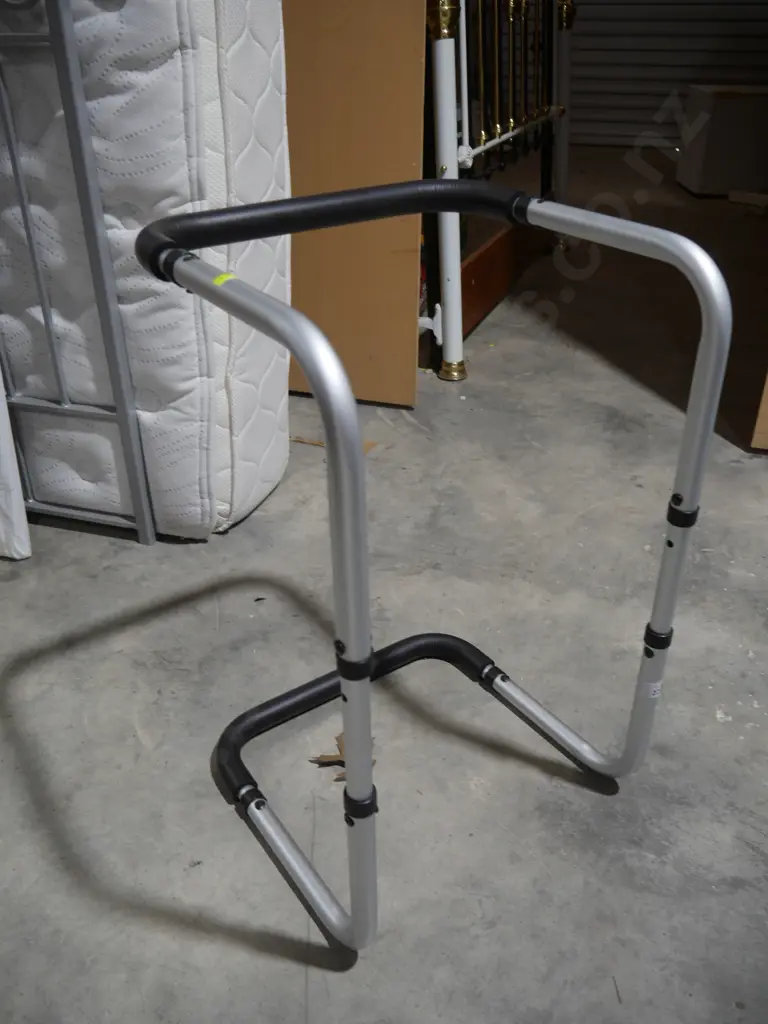 Knee frame for blankets Image 1++