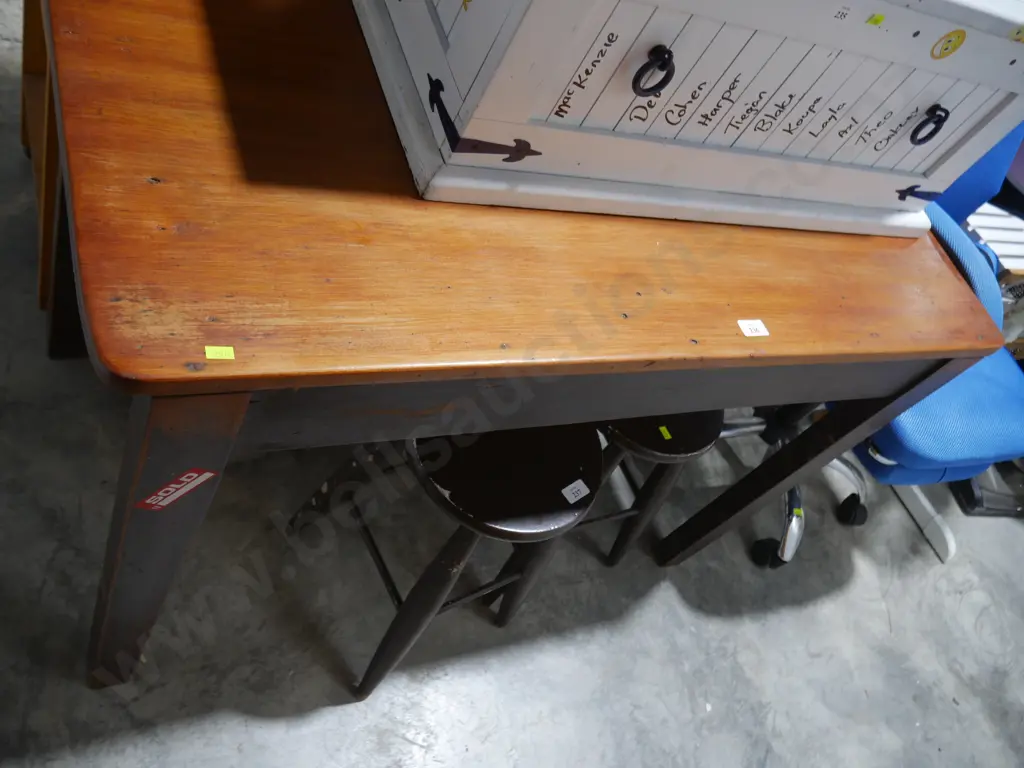 Wooden table Image 1++