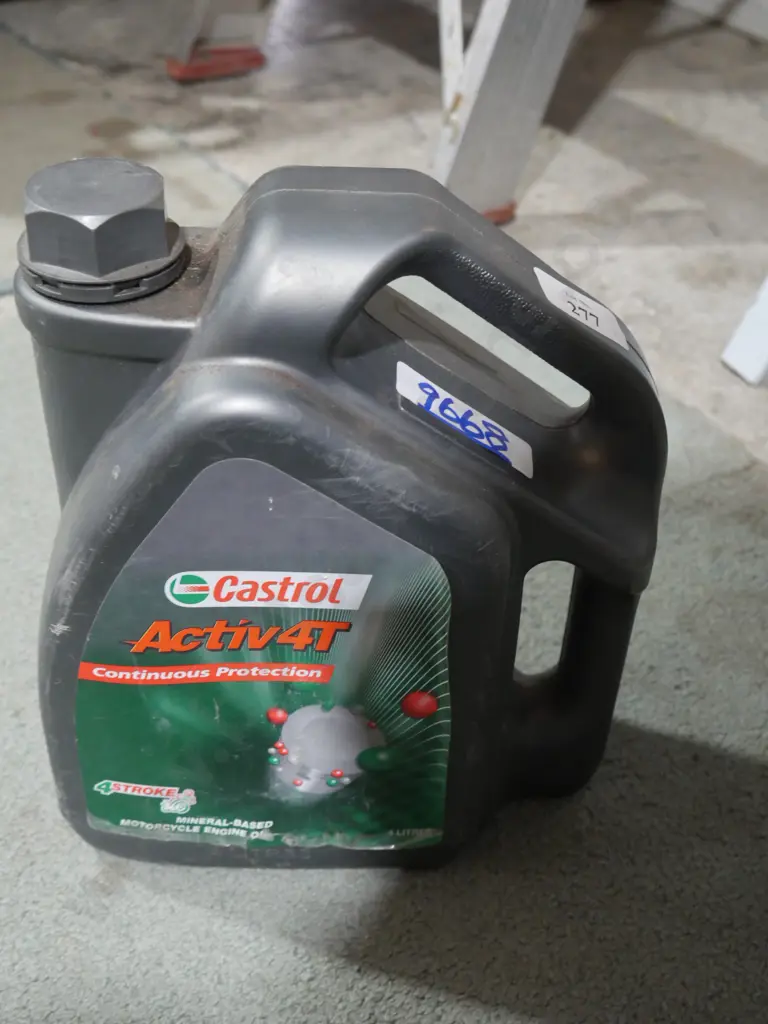 Castrol motorcycle engine oil Image 1++