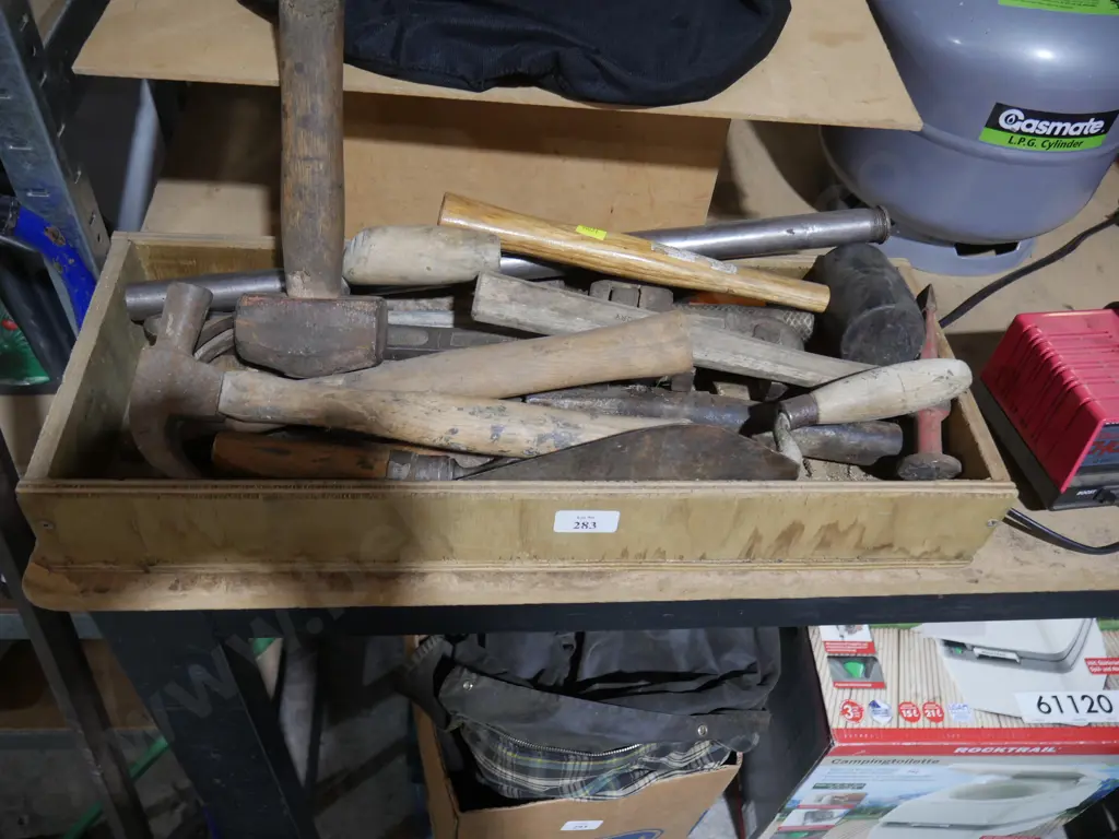 Assorted hand tools Image 1++