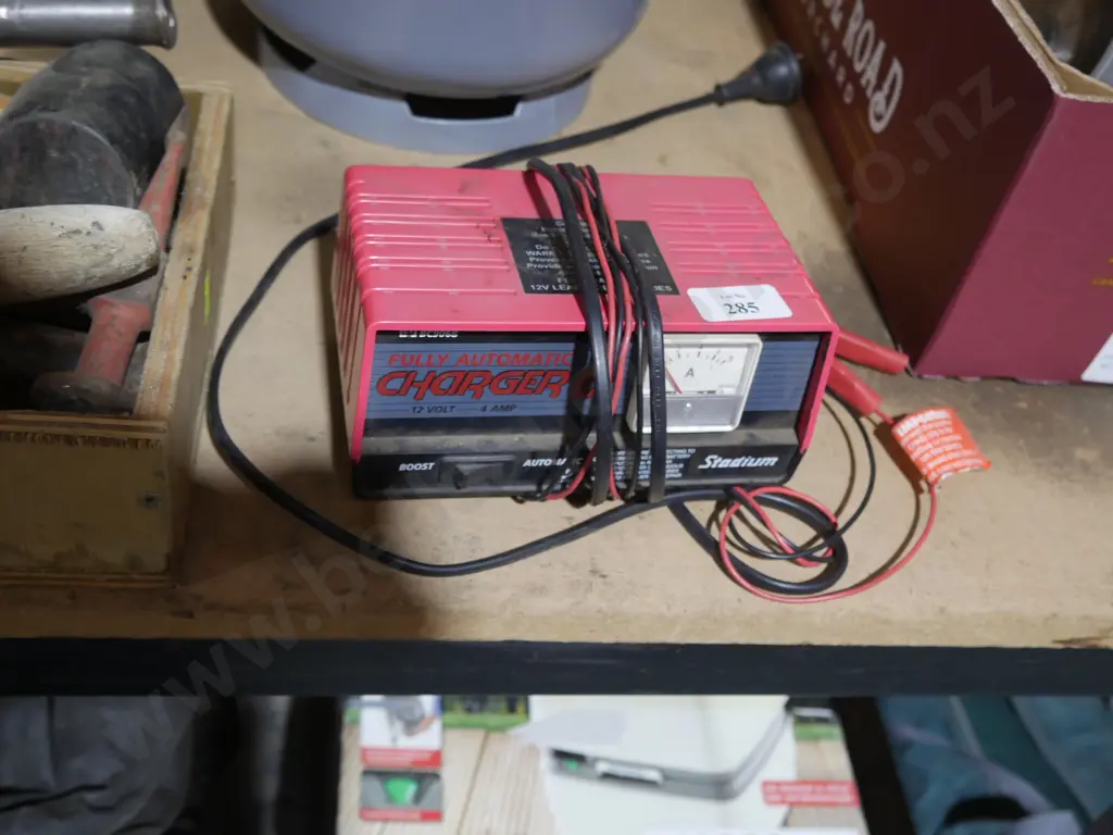 Battery charger Image 1++