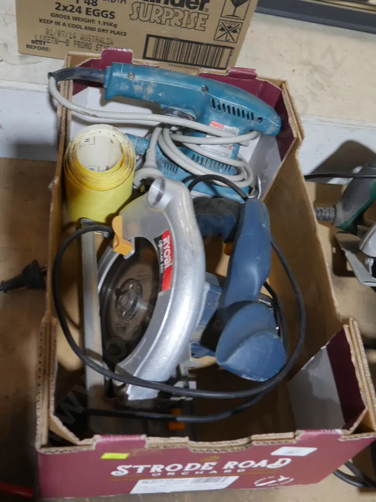 Circular saw and sander Image 1++