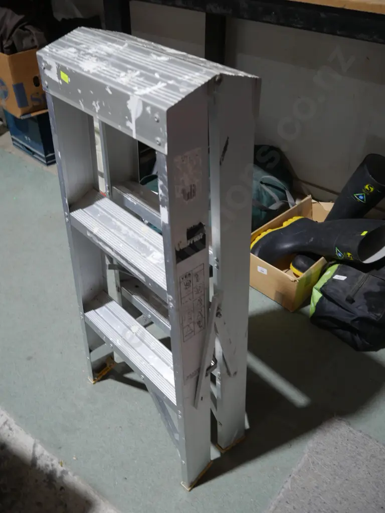 Step ladder Image 1++