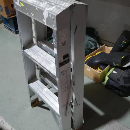 Step ladder
