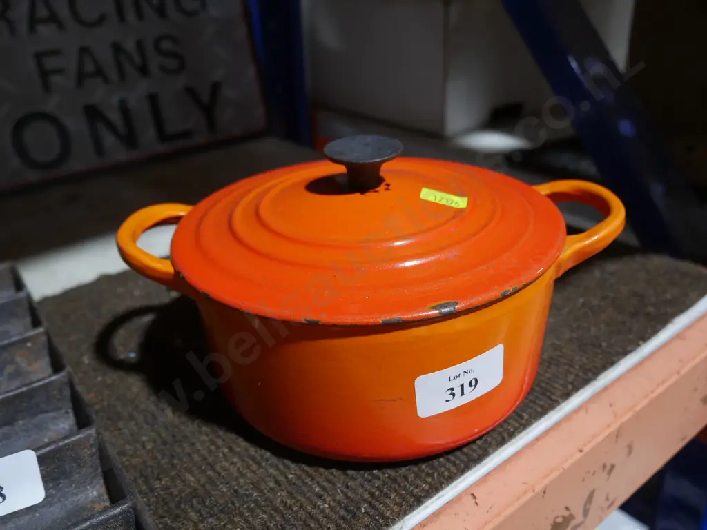 Le creuset pot Image 1++