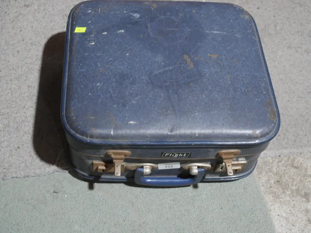 Flagons and case Image 1++
