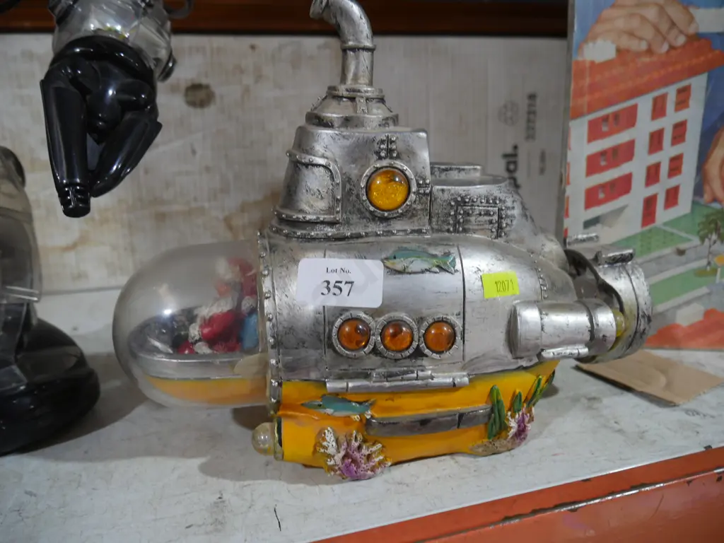 Santa submarine Image 1++